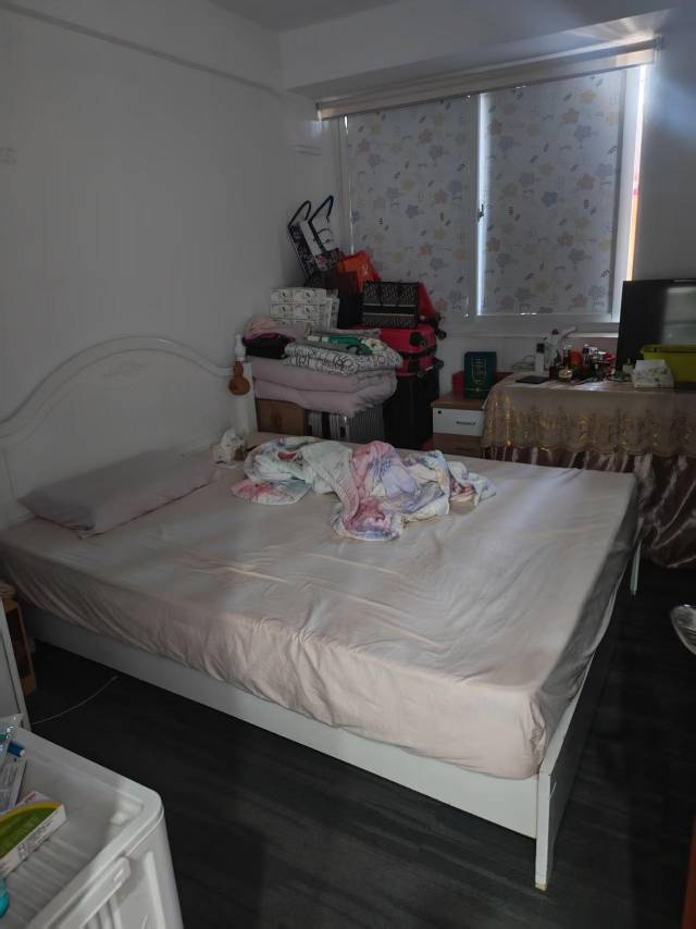 鸿运大厦4室2厅2卫