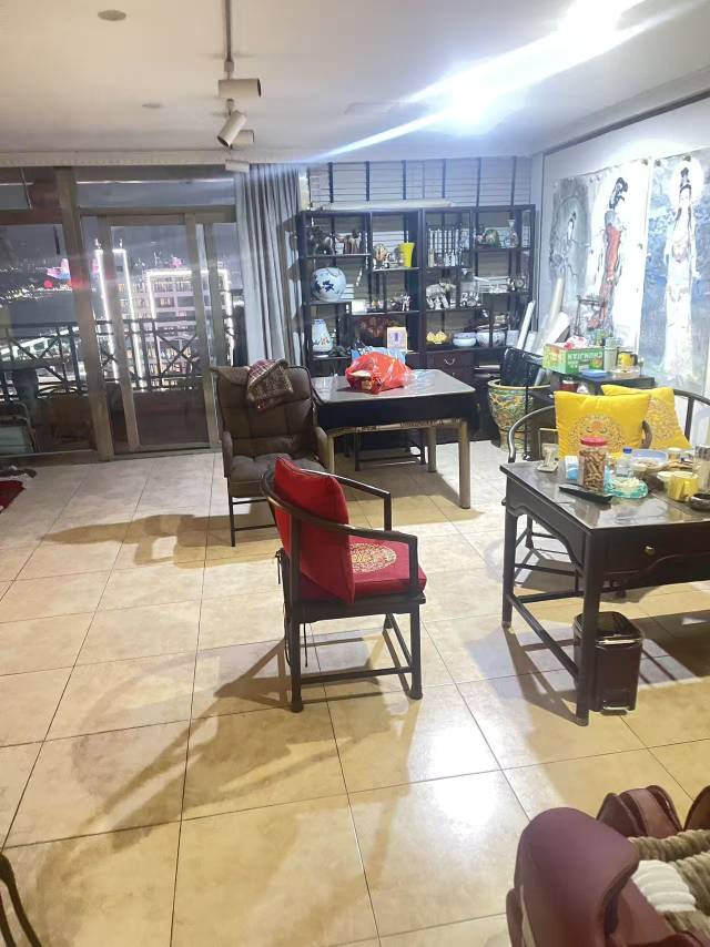 浪琴苑5室2厅3卫