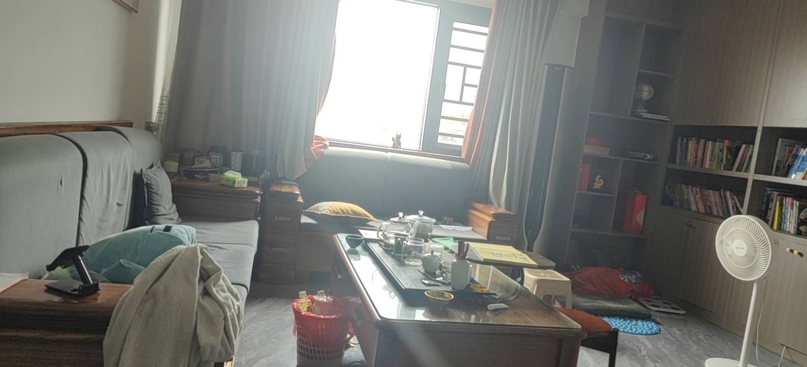 岑西安置房3室2厅1卫
