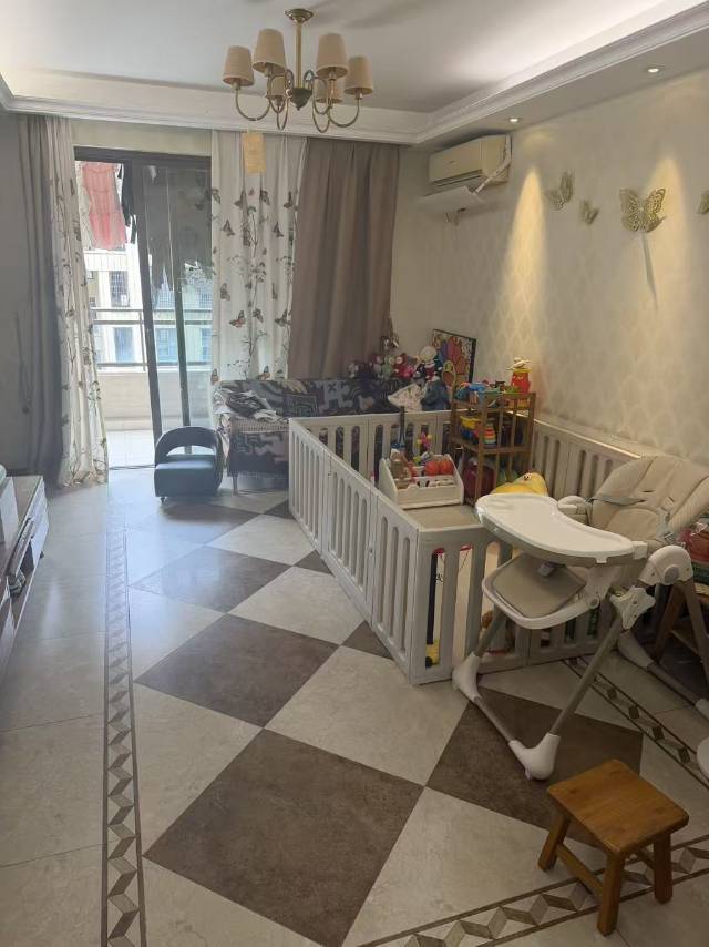 中航城国际社区(C区西区)3室2厅2卫