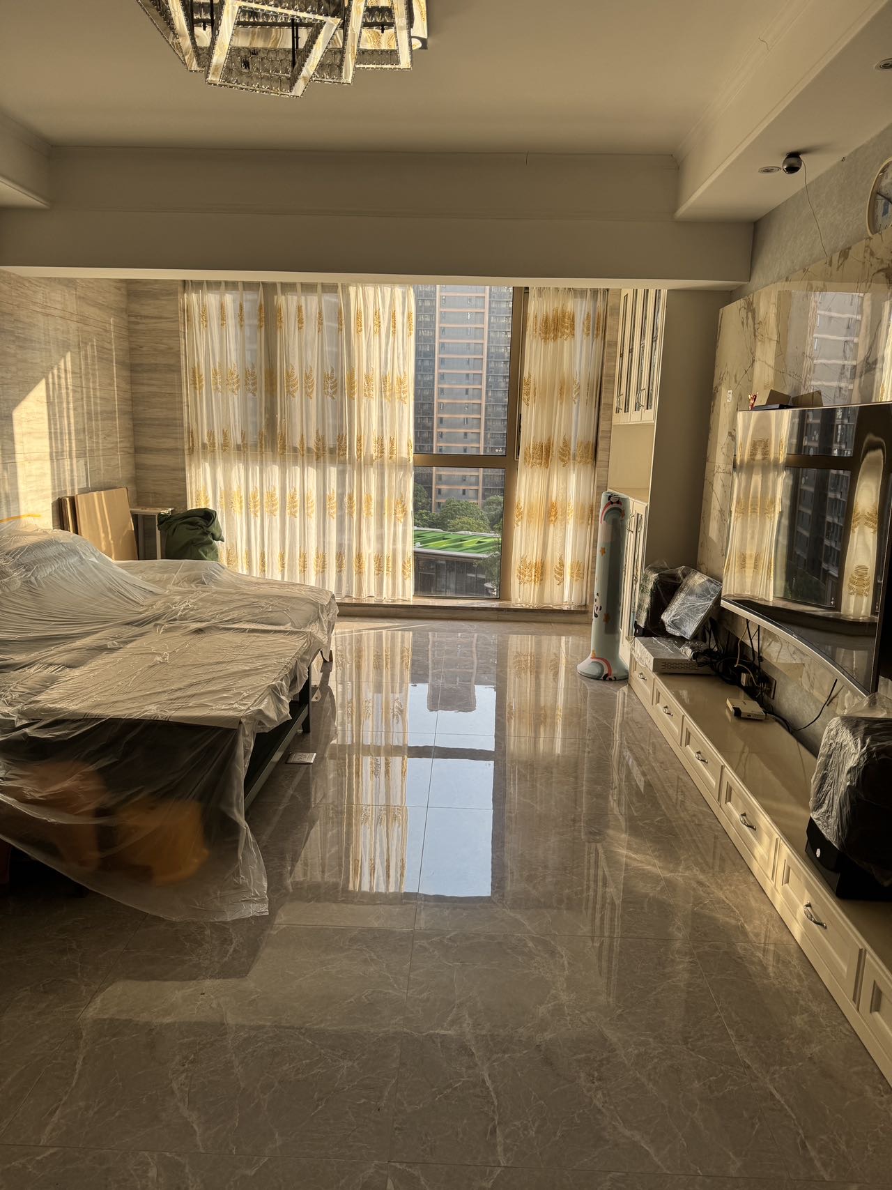 世茂湖滨首府(D区)4室2厅3卫