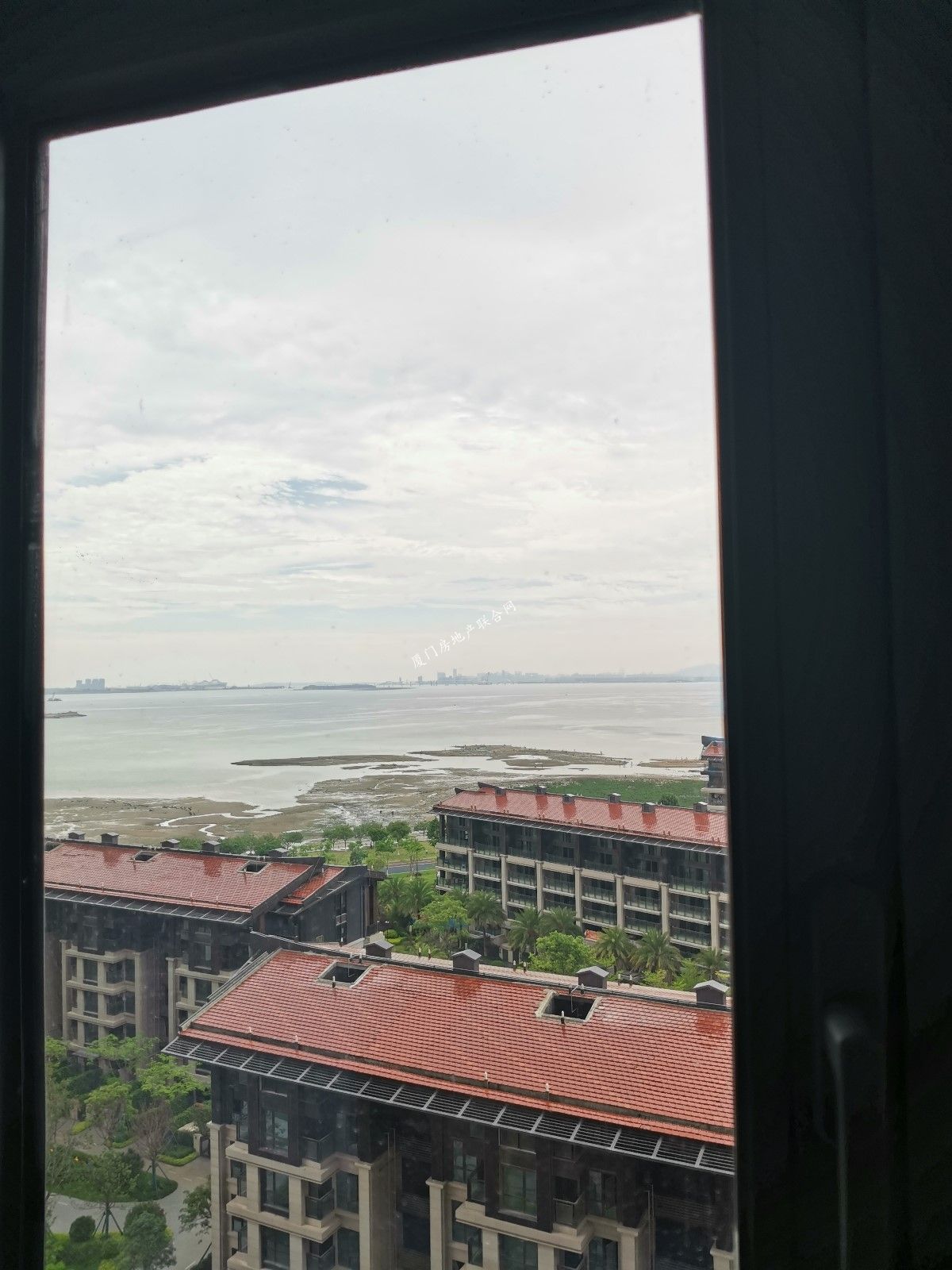 次卧窗景